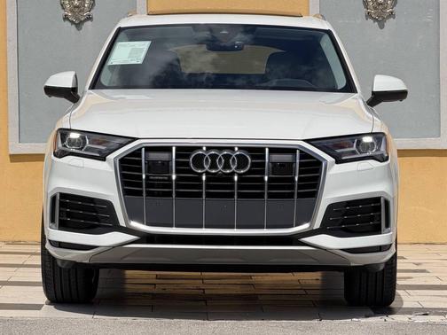 Carrara White 2023 Audi Q7 45 Premium