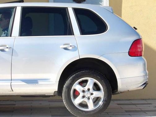 2004 Porsche Cayenne Turbo