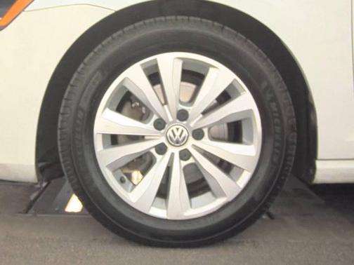 Pure White 2015 Volkswagen Golf DSG TDI S