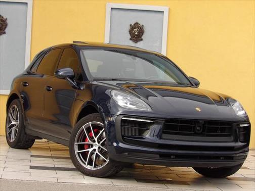 2022 Porsche Macan Base