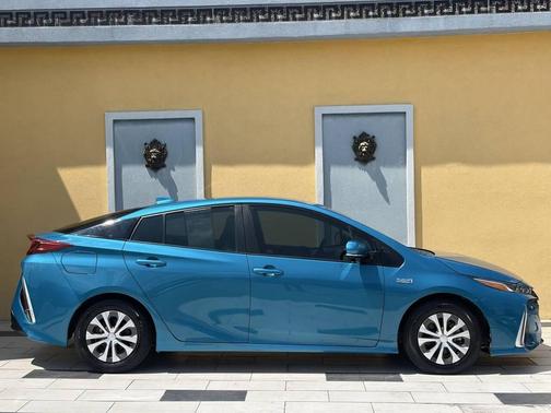 2022 Toyota Prius Prime XLE
