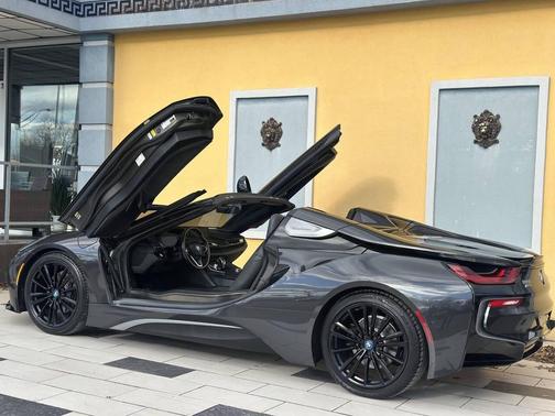 Sophisto Gray Metallic w/Frozen Gray Accent 2019 BMW i8 Base AWD 2dr Roadster