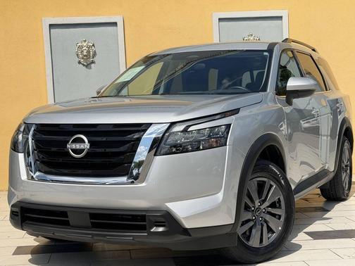 Brilliant Silver Metallic 2025 Nissan Pathfinder SV FWD