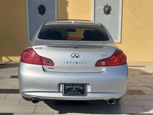 2015 INFINITI Q40 Base