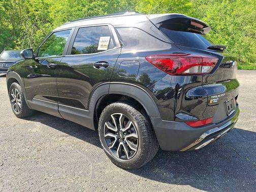 Mosaic Black Metallic 2023 Chevrolet Trailblazer ACTIV