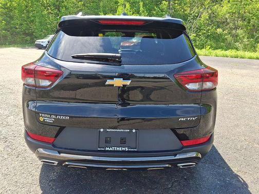 Mosaic Black Metallic 2023 Chevrolet Trailblazer ACTIV