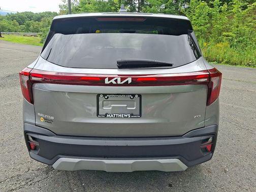 Steel Gray 2024 Kia Seltos LX