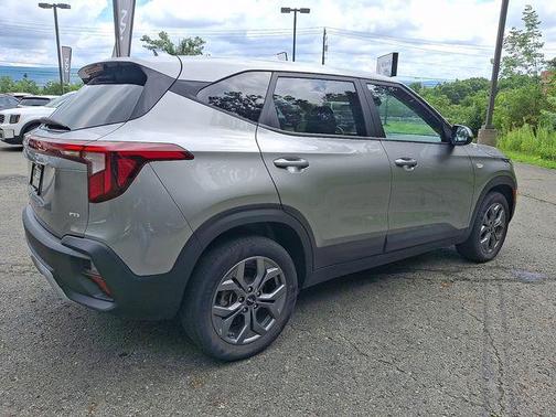 Steel Gray 2024 Kia Seltos LX