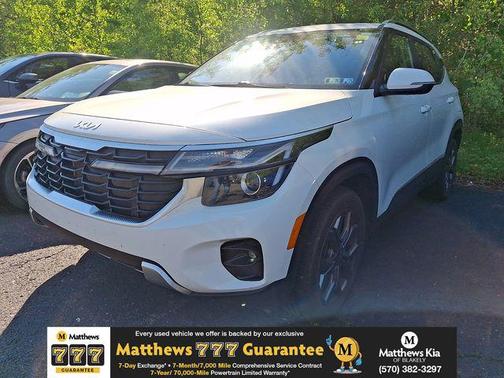 Clear White/Black Roof 2024 Kia Seltos S