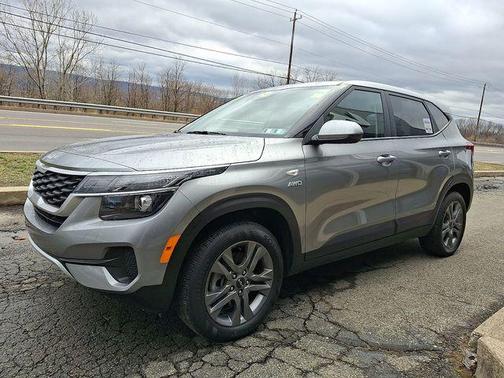 Steel Gray 2023 Kia Seltos LX