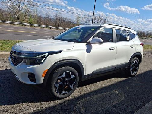 Snow White Pearl 2024 Kia Seltos EX