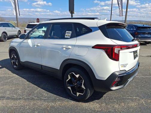 Snow White Pearl 2024 Kia Seltos EX