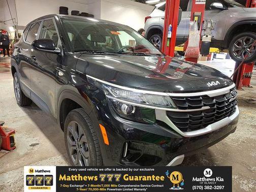 Fusion Black 2024 Kia Seltos LX