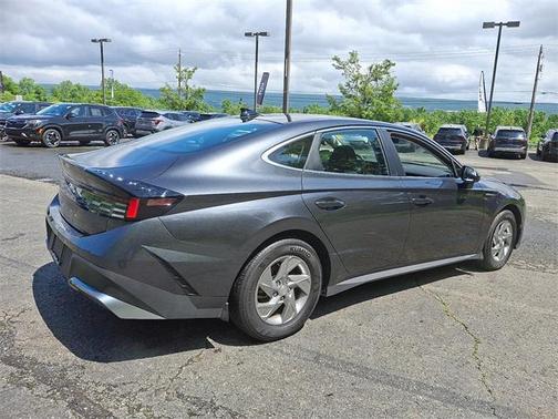 2025 Hyundai SONATA SE