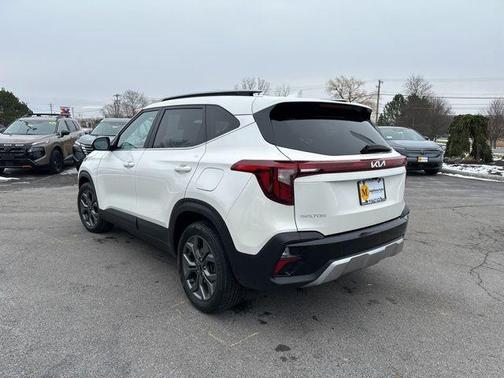 Snow White Pearl 2024 Kia Seltos S