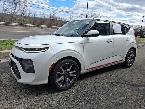 Snow White Pearl 2022 Kia Soul Turbo