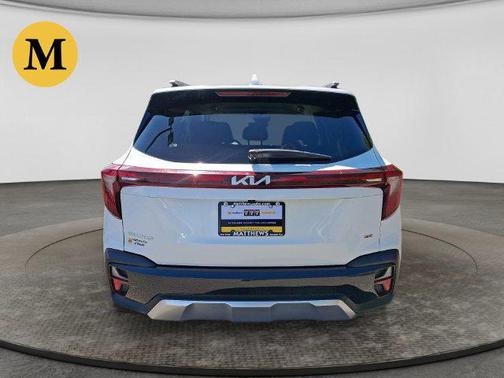 Snow White Pearl 2024 Kia Seltos S