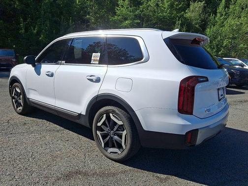 Glacial White Pearl 2023 Kia Telluride S