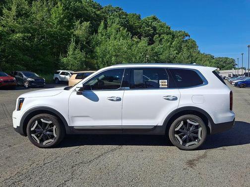 Glacial White Pearl 2023 Kia Telluride S