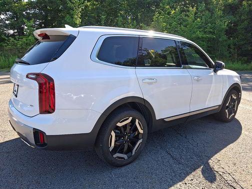 Glacial White Pearl 2023 Kia Telluride S