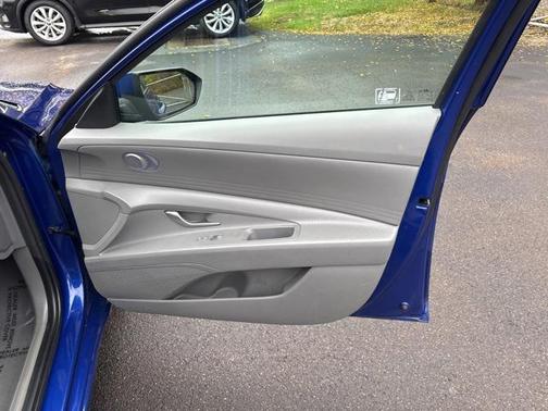 2021 Hyundai ELANTRA SE