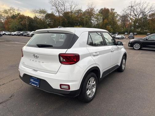 2023 Hyundai VENUE SE