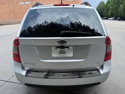 Silver 2009 Kia Rondo EX