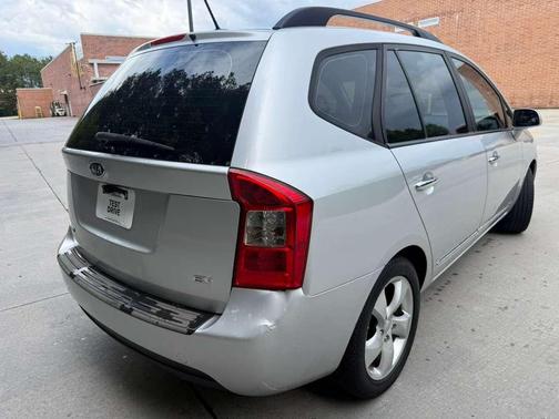 Silver 2009 Kia Rondo EX