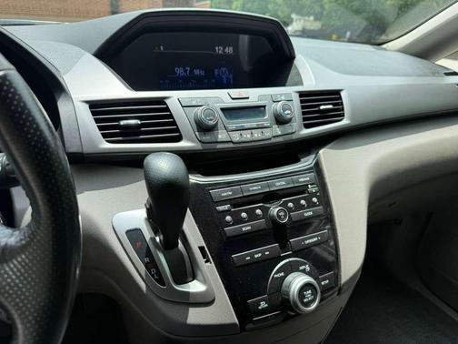 Alabaster Silver Metallic 2013 Honda Odyssey EX