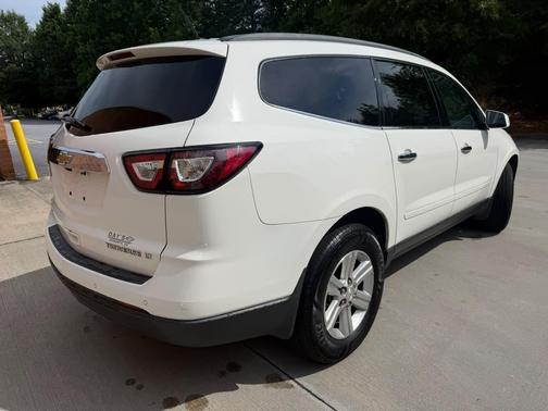 WHITE 2013 Chevrolet Traverse 1LT