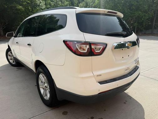 WHITE 2013 Chevrolet Traverse 1LT