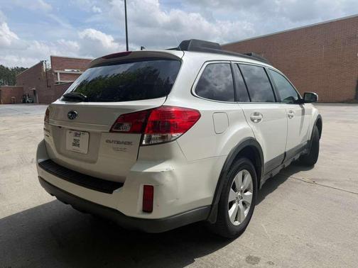 Satin White Pearl 2011 Subaru Outback 2.5 i Limited
