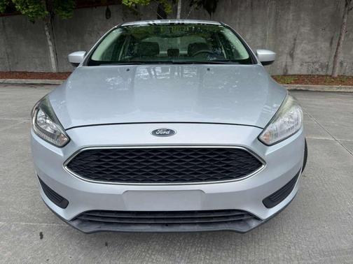 Ingot Silver Metallic 2018 Ford Focus SE