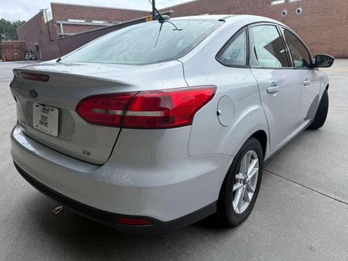 Ingot Silver Metallic 2018 Ford Focus SE