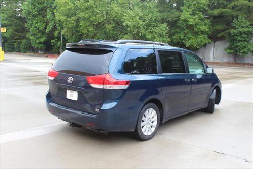 2011 Toyota Sienna XLE