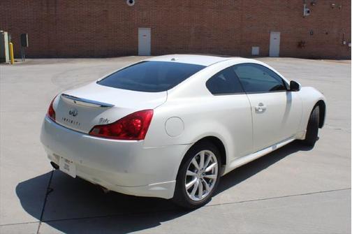 2011 INFINITI G37x Base