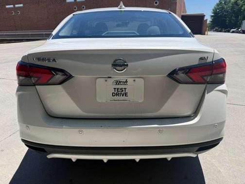 Aspen White TriCoat Pearl 2021 Nissan Versa 1.6 SV