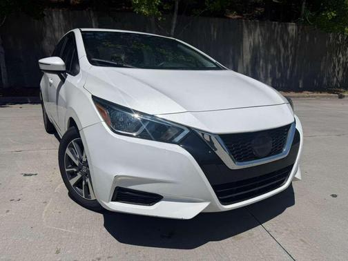 Aspen White TriCoat Pearl 2021 Nissan Versa 1.6 SV