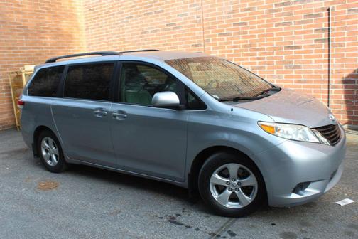 2013 Toyota Sienna LE