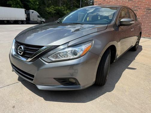 Gun Metallic 2018 Nissan Altima 2.5 SV