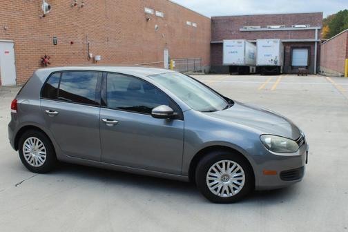 2010 Volkswagen Golf 4-Door