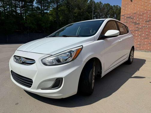 Century White 2016 Hyundai Accent SE