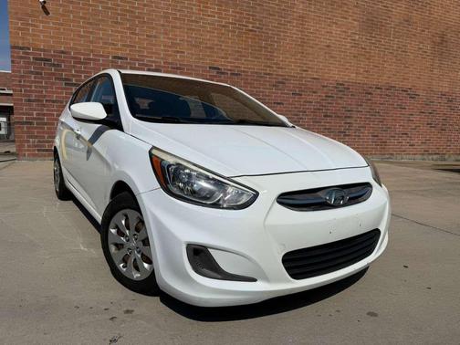 Century White 2016 Hyundai Accent SE