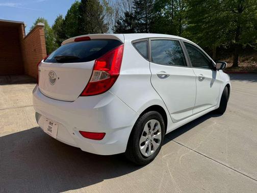Century White 2016 Hyundai Accent SE