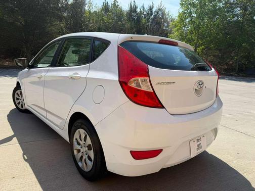 Century White 2016 Hyundai Accent SE