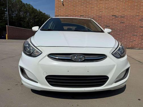 Century White 2016 Hyundai Accent SE