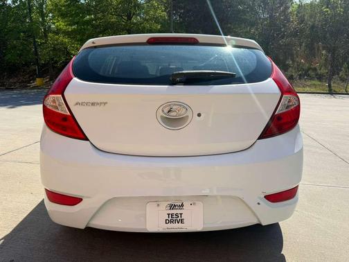 Century White 2016 Hyundai Accent SE