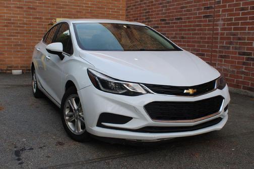 Summit White 2018 Chevrolet Cruze LT