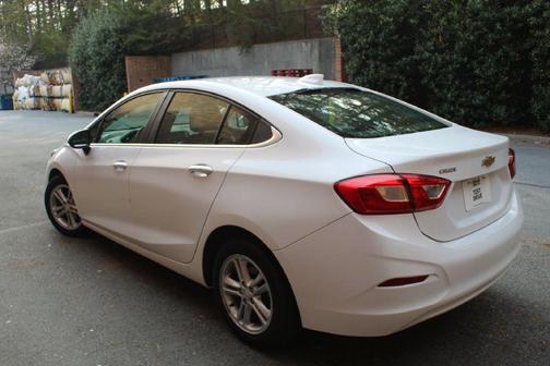 Summit White 2018 Chevrolet Cruze LT