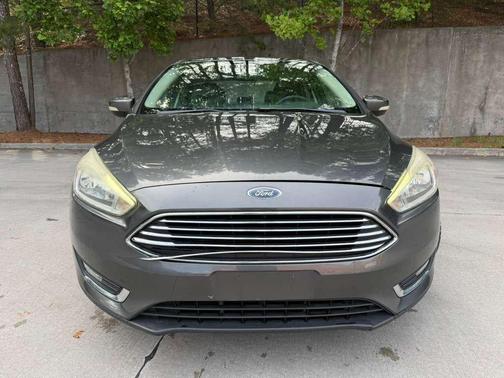 White Platinum Metallic Tri-Coat 2017 Ford Focus Titanium